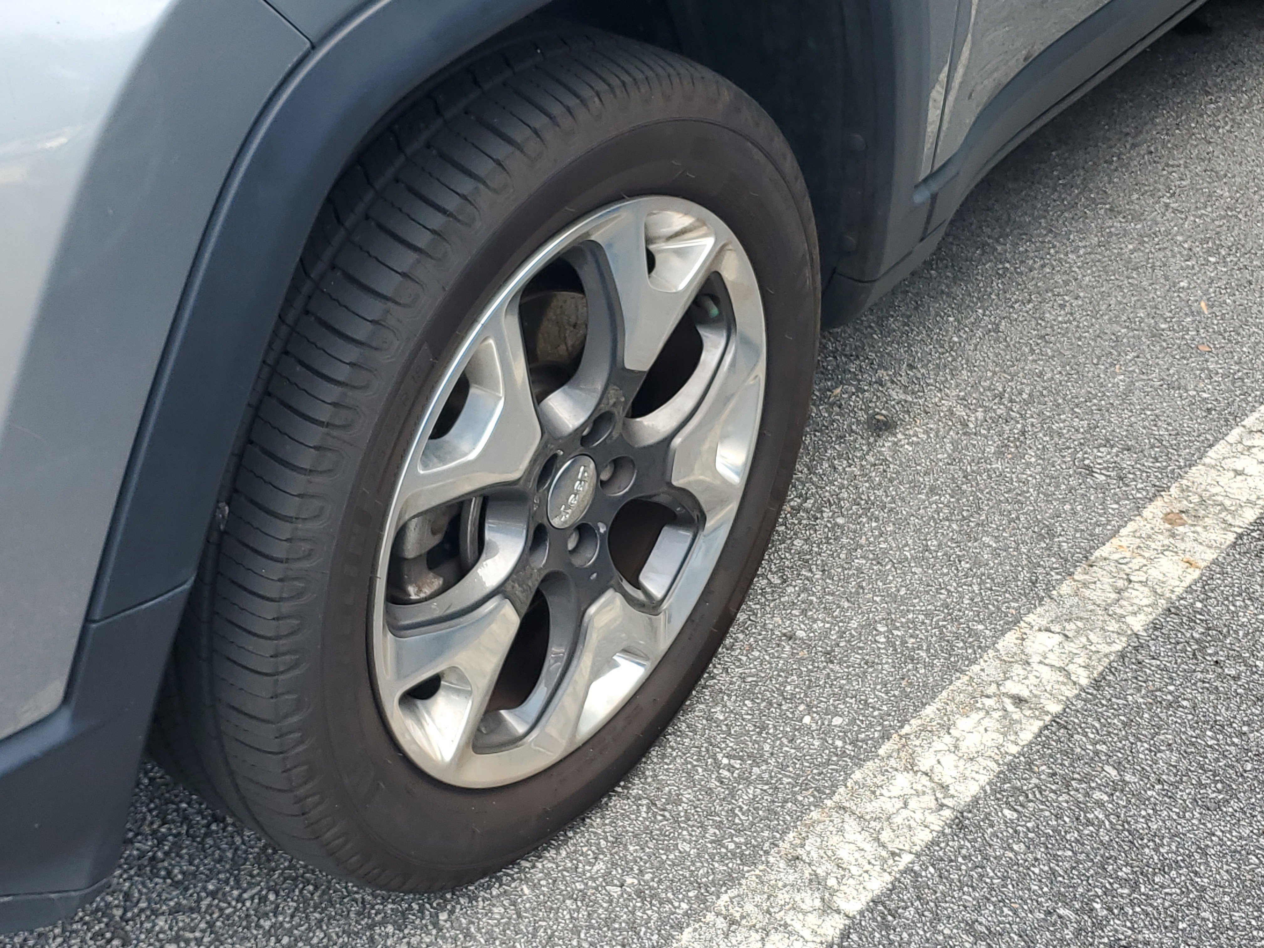 Used 2019 Silver Jeep Limited image 5