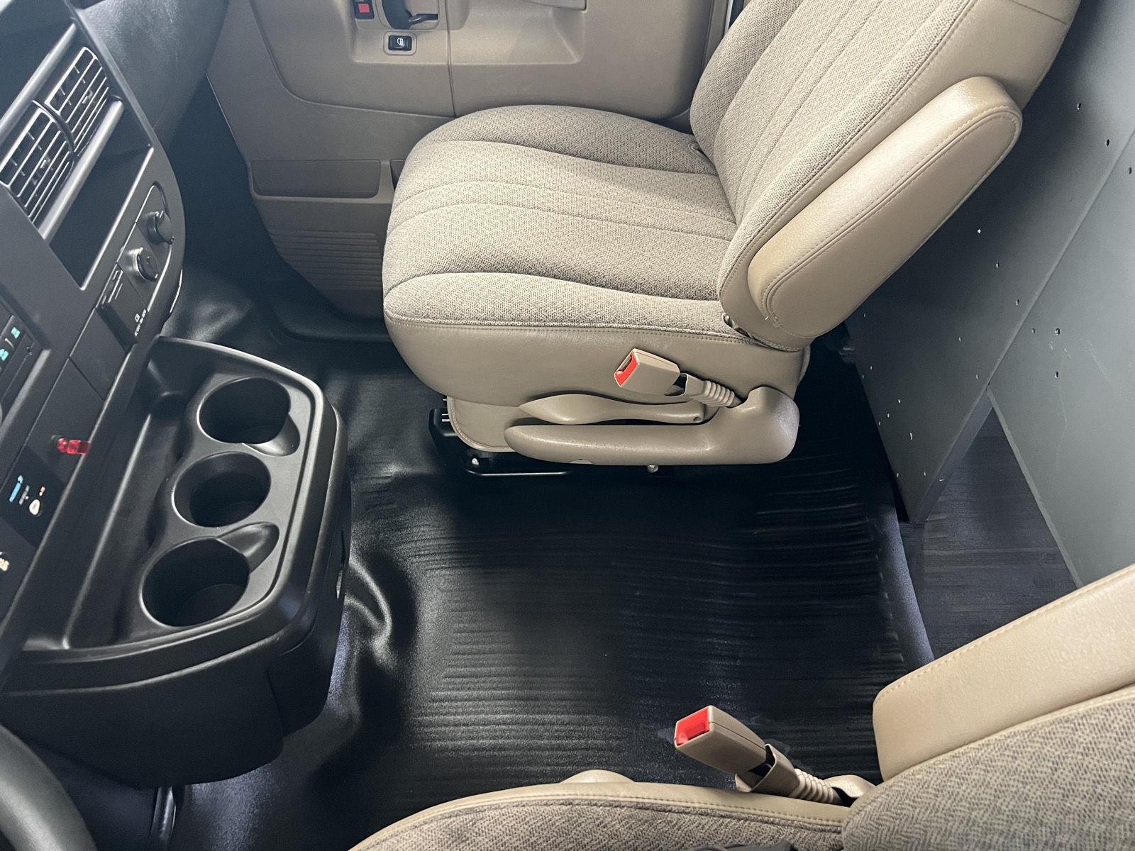 Used 2018 Summit White GMC Work Van image 17