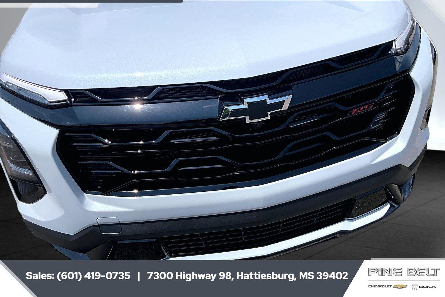 New 2027 Polar White Tricoat Chevrolet RS image 22
