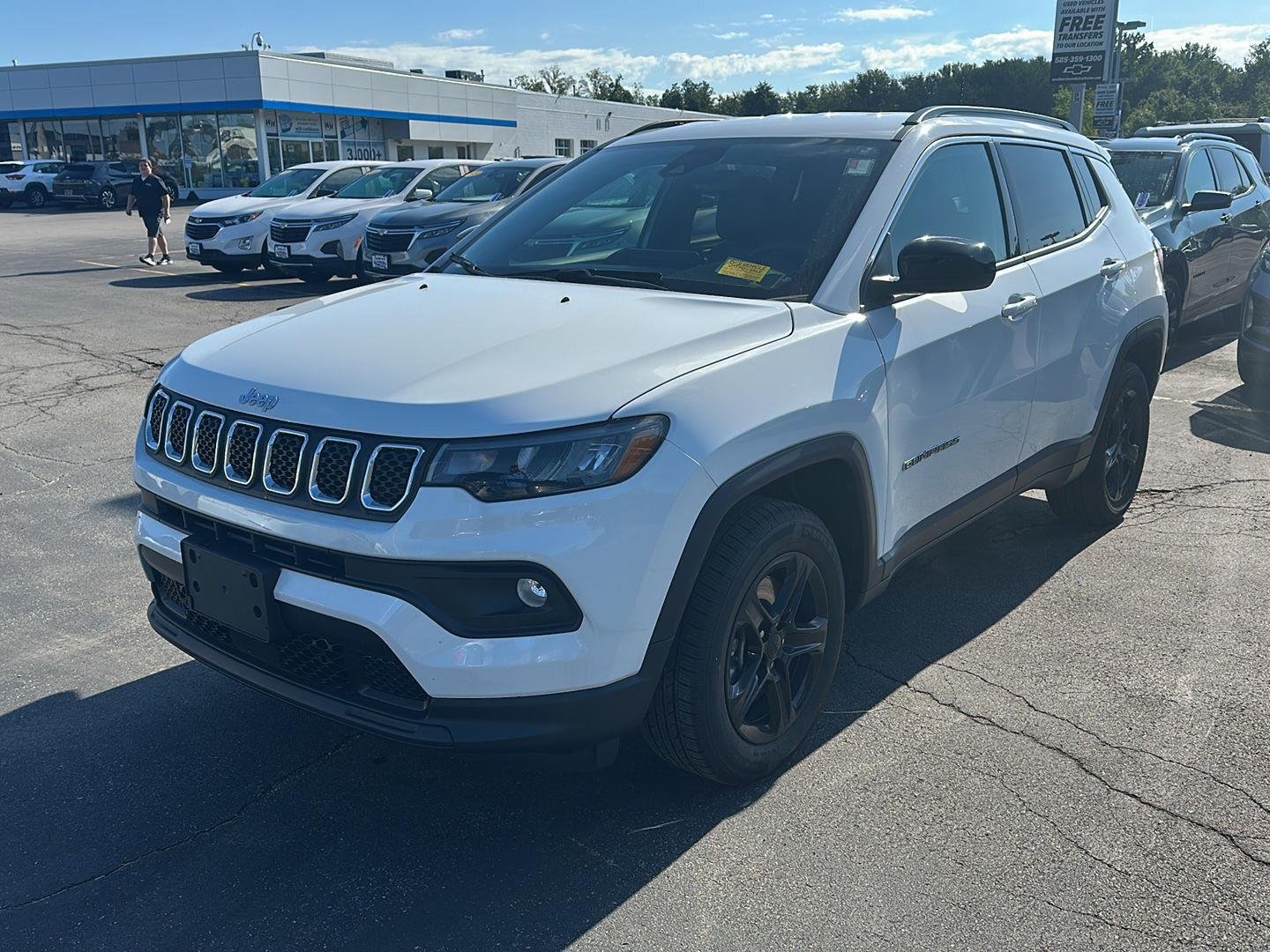 Used 2023 Bright White Clearcoat Jeep Latitude image 5