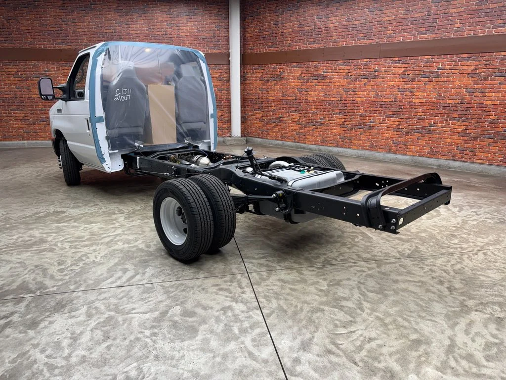 New 2027 White Ford Base image 3