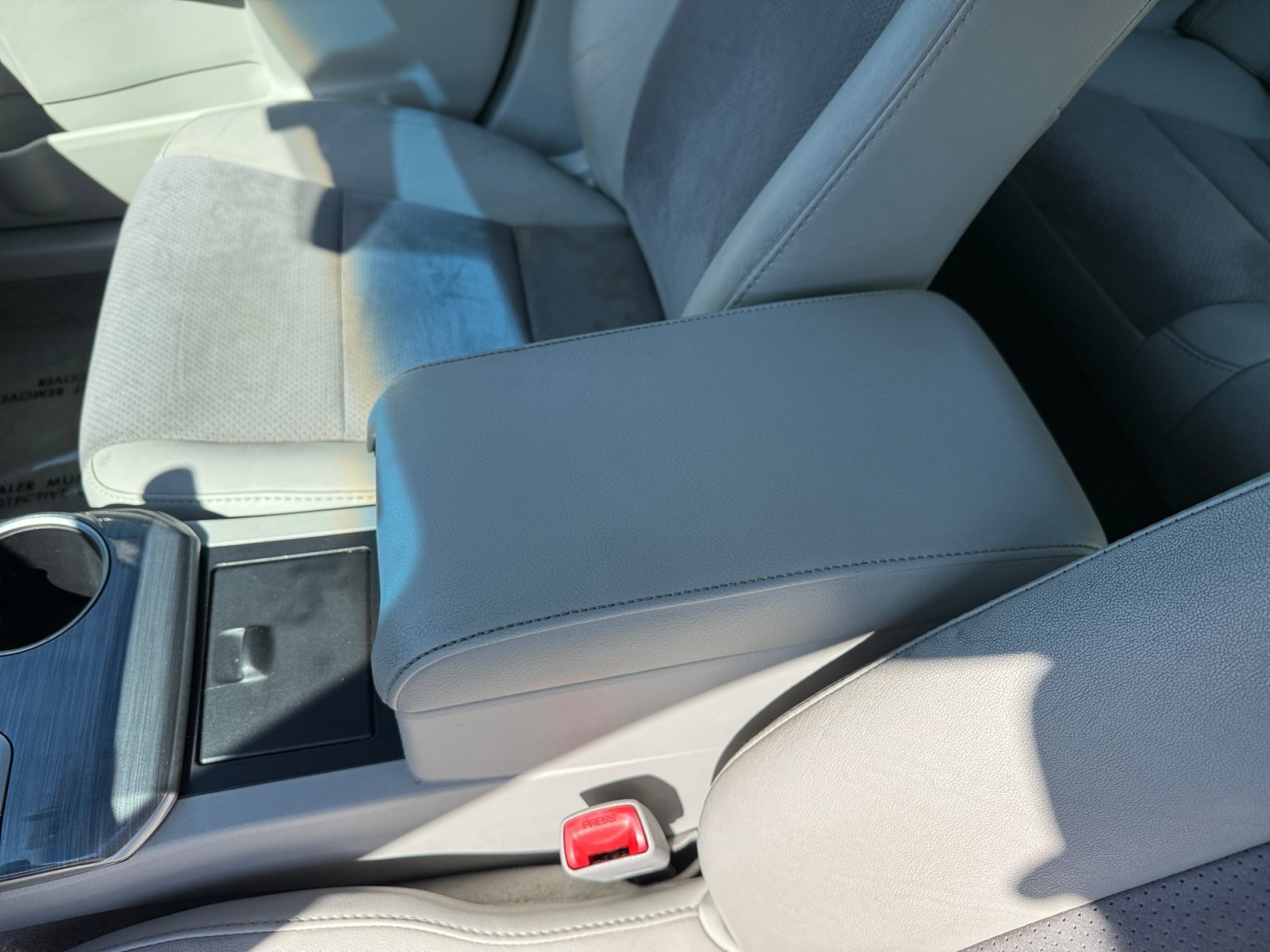 Used 2014 Super White Toyota XLE image 14