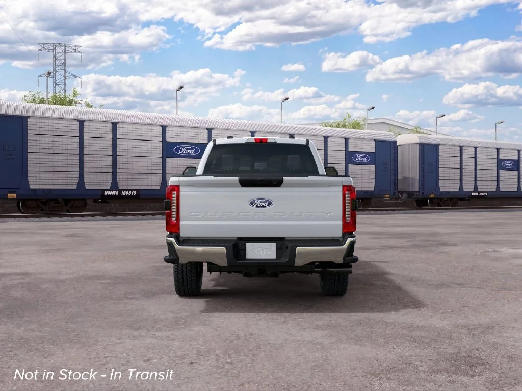New 2027 Oxford White Ford XLT image 5