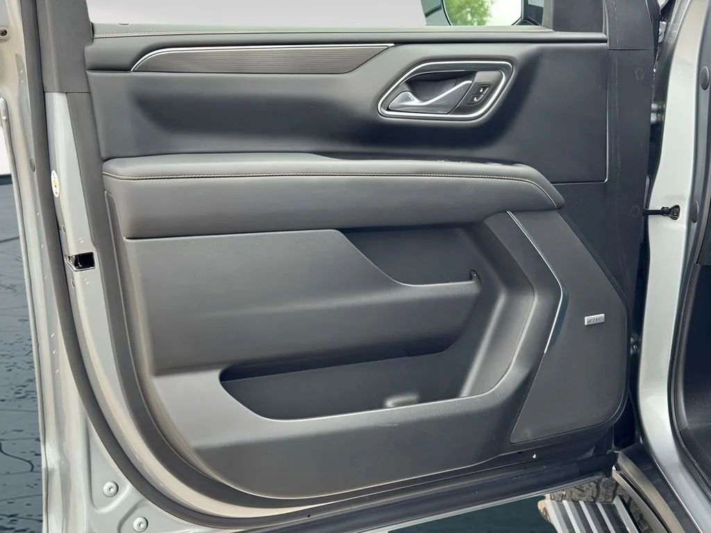 Used 2023 Sterling Metallic GMC AT4 image 18