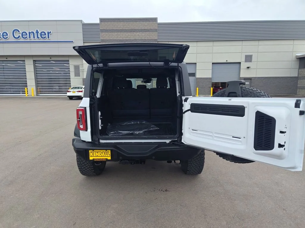 Used 2023 White Ford Badlands image 16