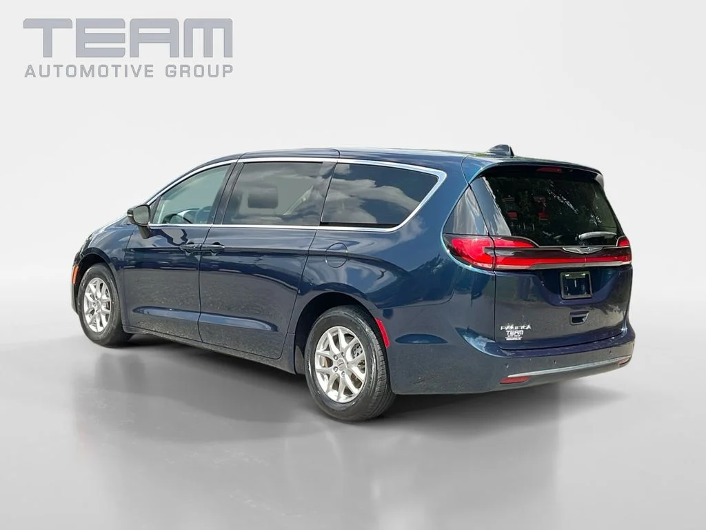 Used 2023 Blue Chrysler Touring L image 5