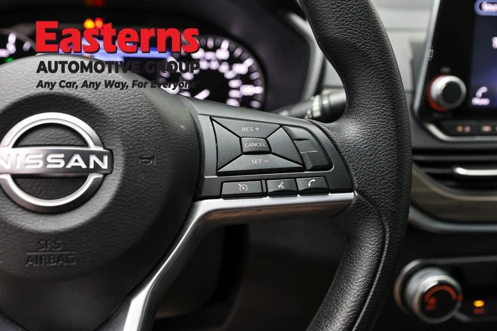 Used 2025 Red Nissan 2.5 SV image 18