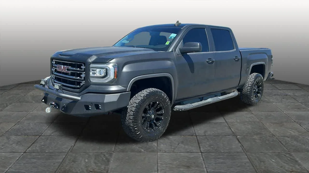 2018 GMC Sierra 4WD Crew Cab Short Box SLT's photo