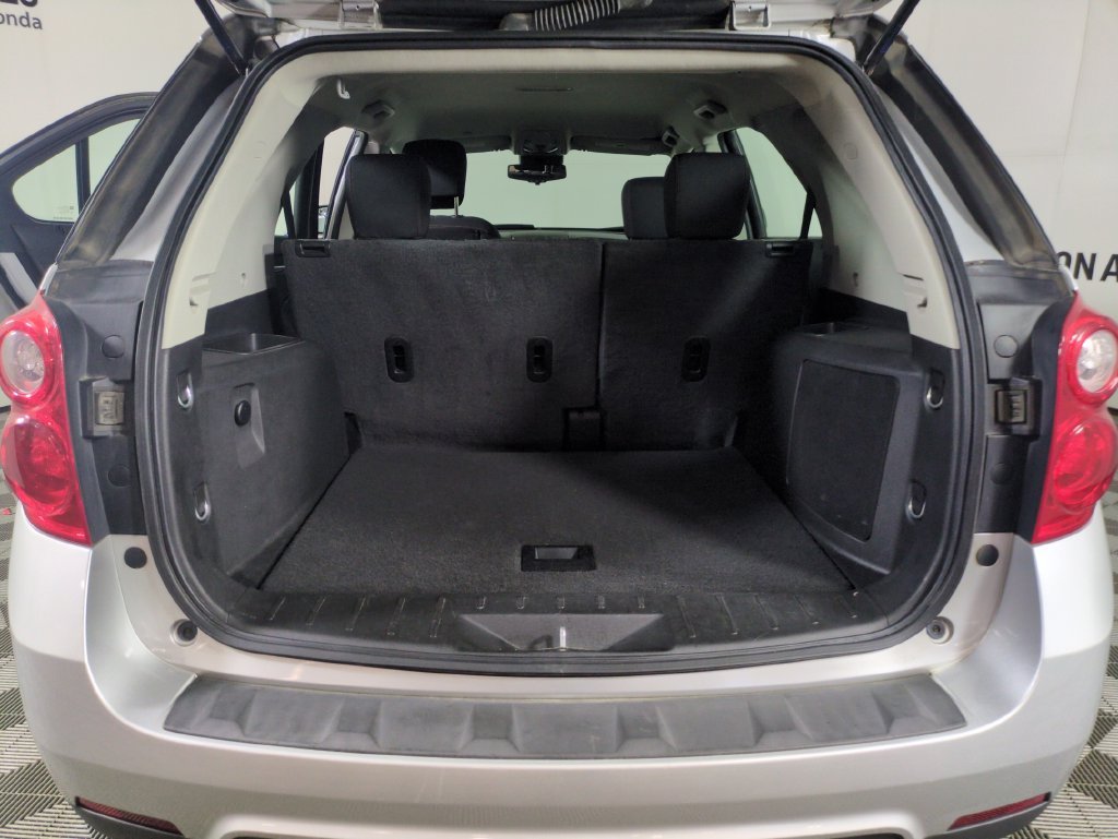 Used 2015 Silver Ice Metallic Chevrolet LS image 23