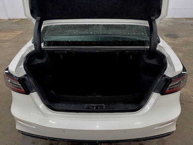 Used 2023 White Nissan SR image 17