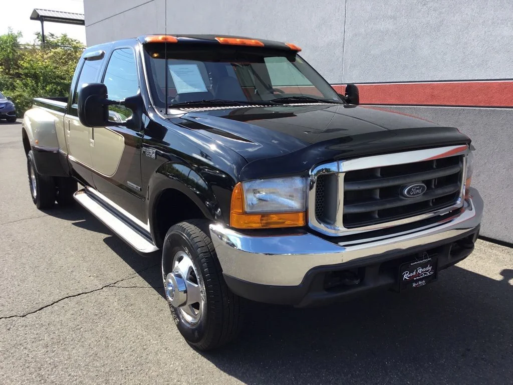 Used 2000 Black Ford Lariat image 2
