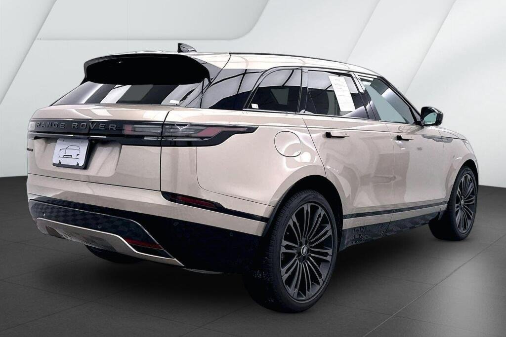 New 2026 Batumi Gold Premium Metallic Land Rover Dynamic SE image 5