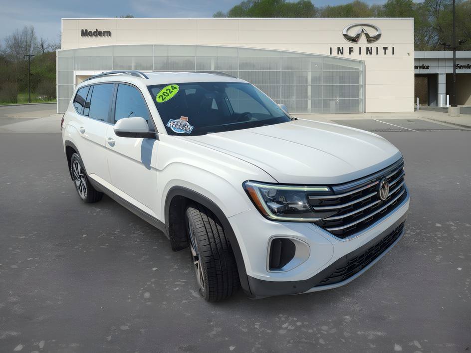 Used 2024 White Volkswagen 2.0T SE w/Technology image 2