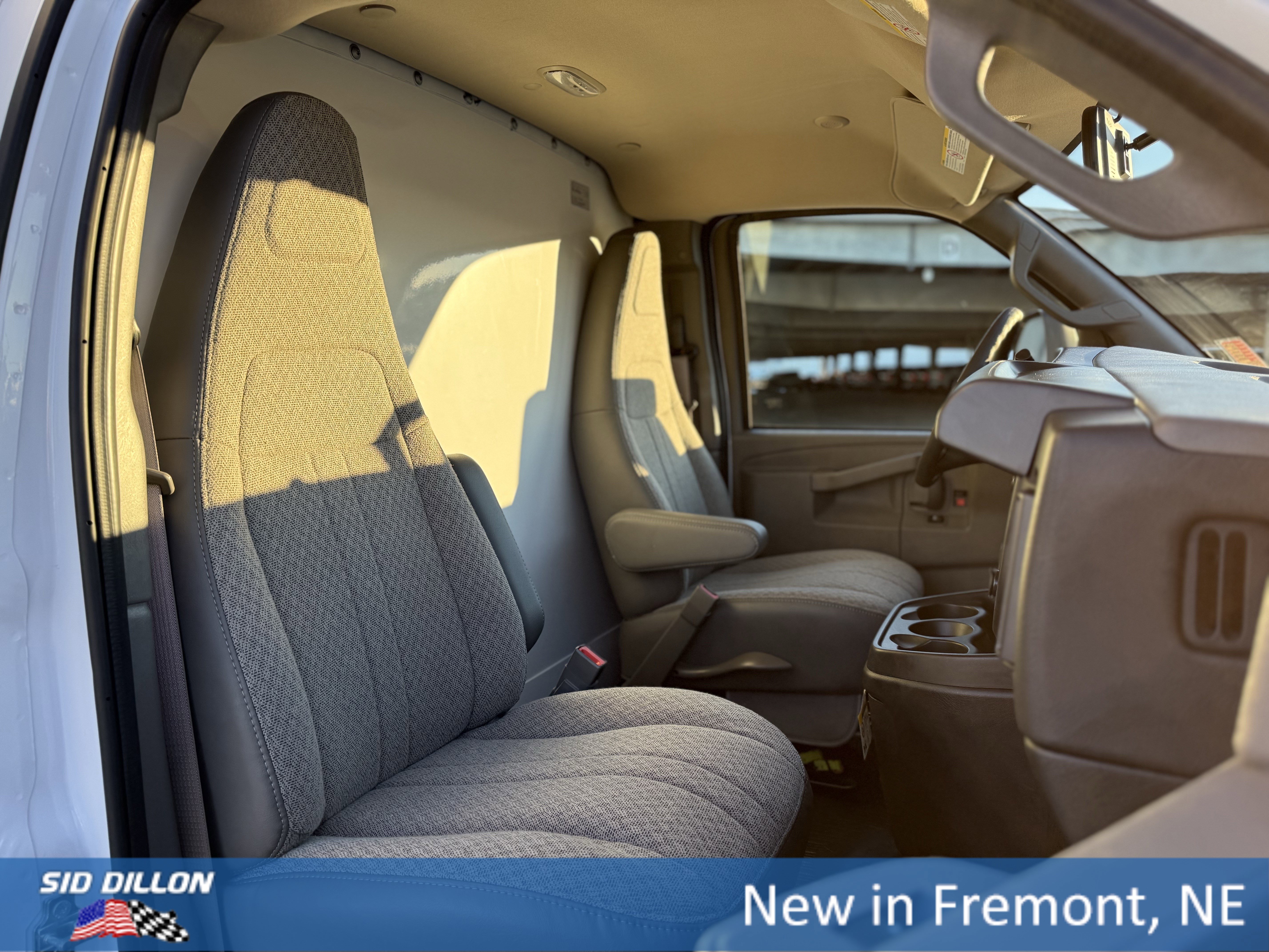 New 2025 Summit White Chevrolet Work Van image 7