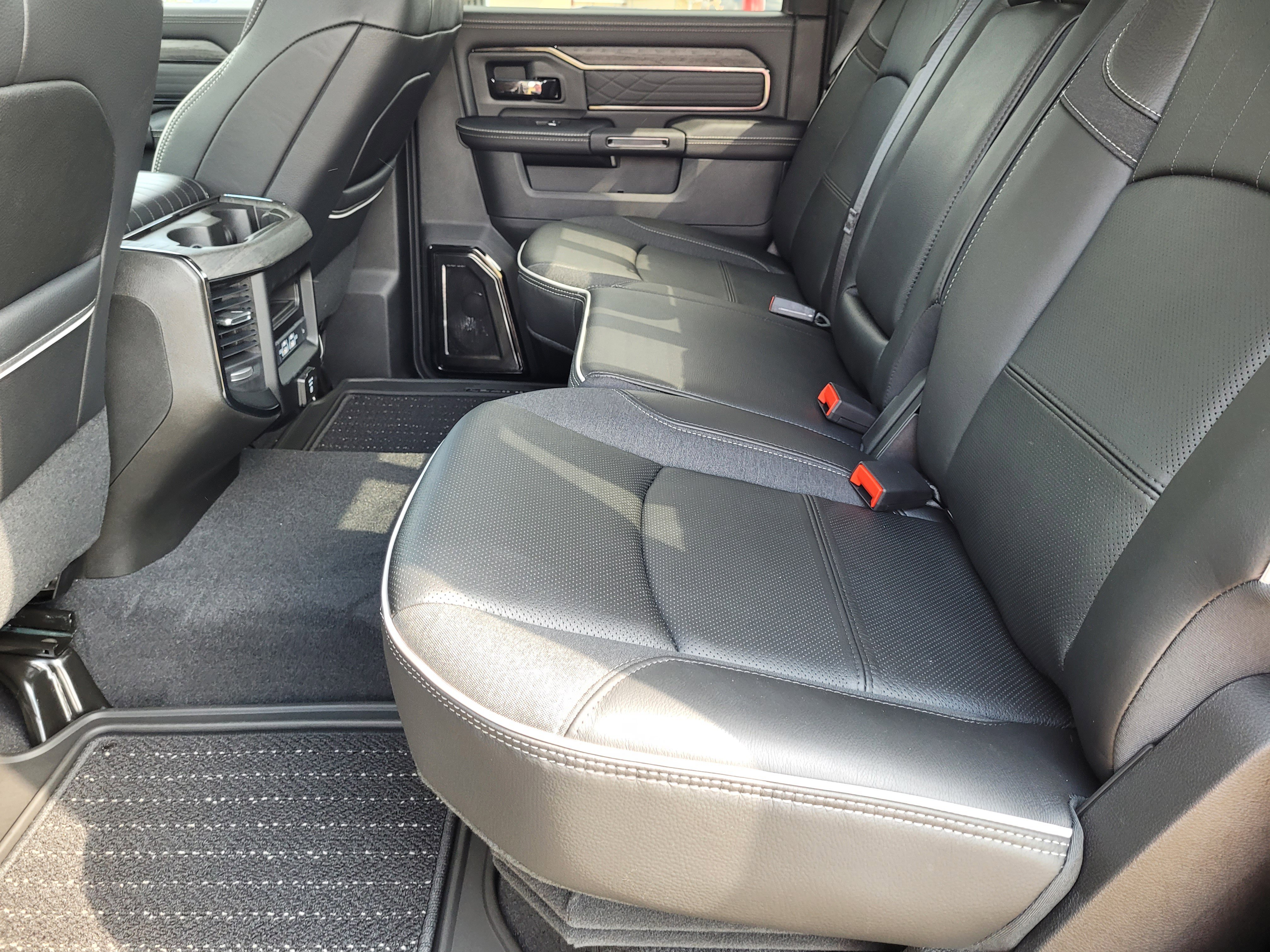 2025 RAM 3500 Limited - Photo 10