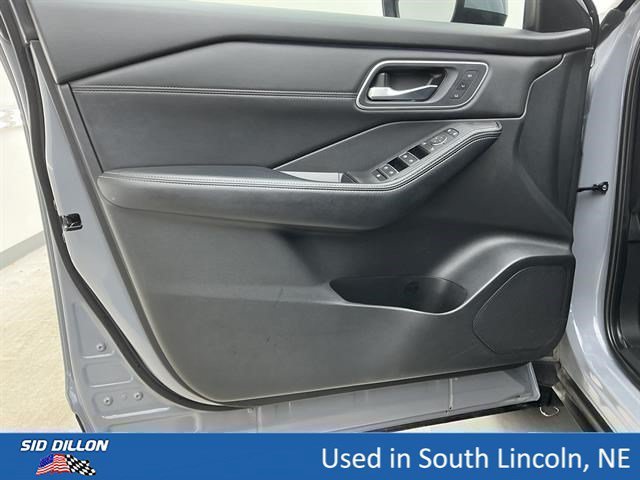 Used 2024 Boulder Gray Pearl Nissan Platinum image 15