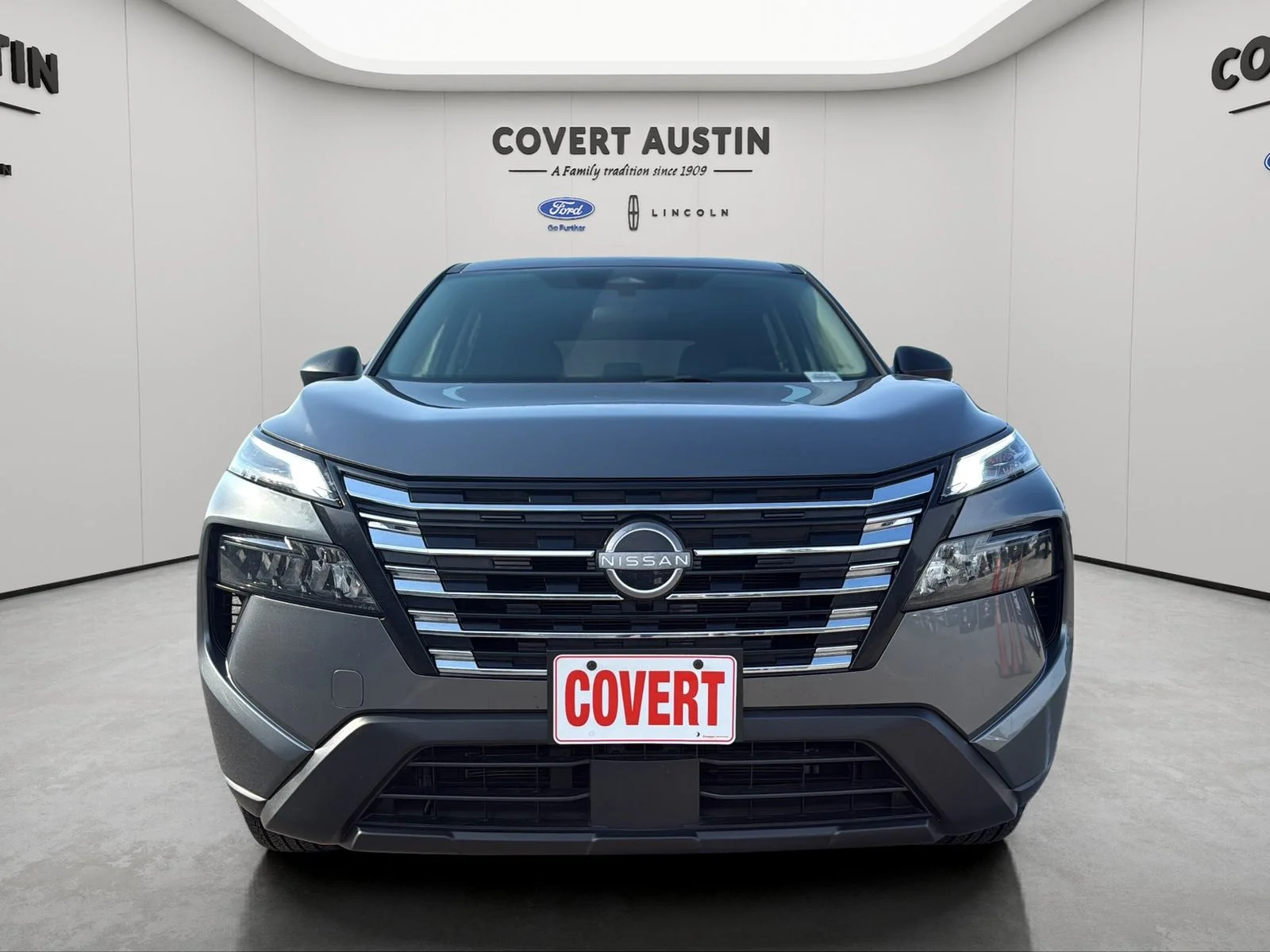 Used 2024 Gray Nissan S image 8