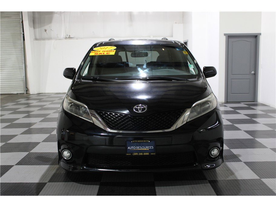 2017 Toyota Sienna SE photo 3