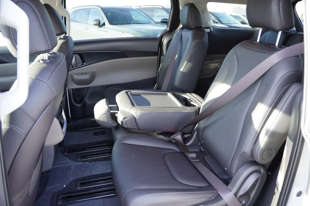 New 2026 Snow White Pearl Kia LXS image 11