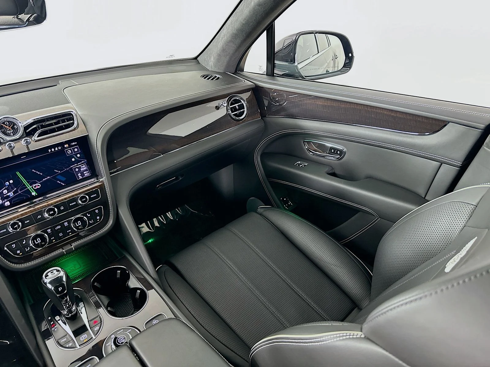 Used 2022 Black Bentley  image 31