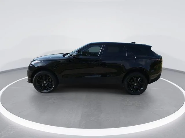 Used 2023 Black Land Rover R-Dynamic S image 5