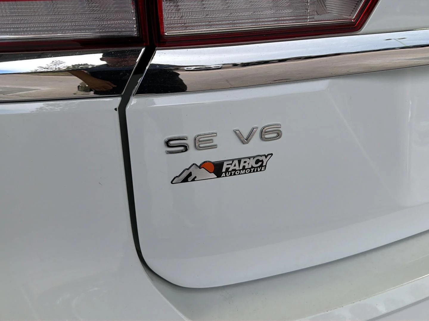 Used 2023 Pure White Volkswagen 3.6L V6 SE w/Technology image 8