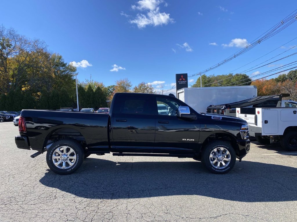 New 2026 Diamond Black Crystal Pearl-Coat Exterior Paint Ram Laramie image 2