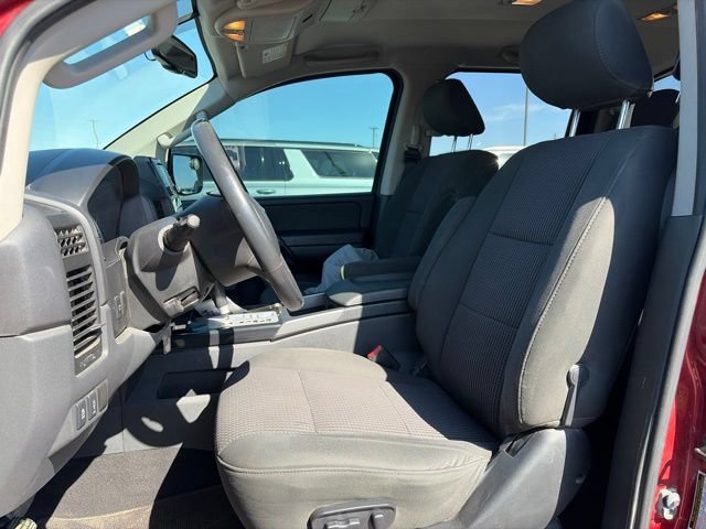 Used 2014 Venetian Ruby Nissan SV image 10