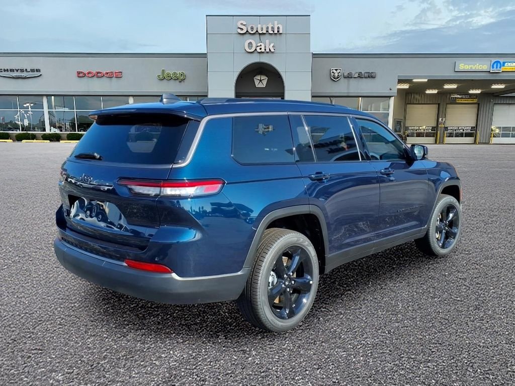 New 2026 Fathom Blue Pearl-Coat Exterior Paint Jeep Limited image 3