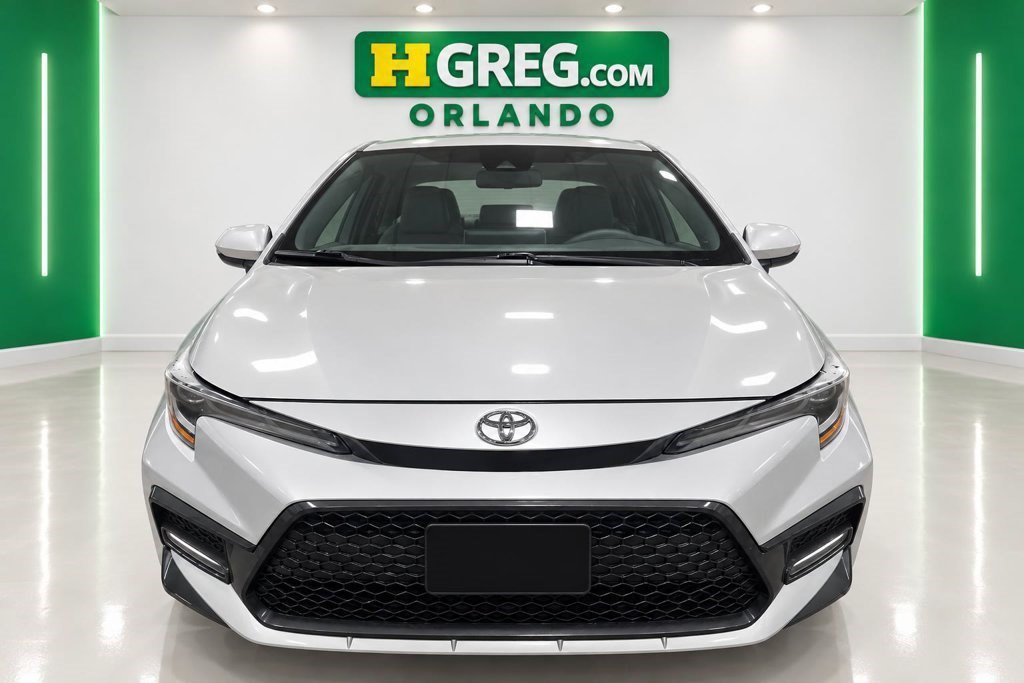 Used 2020 Classic Silver Metallic Toyota SE image 5