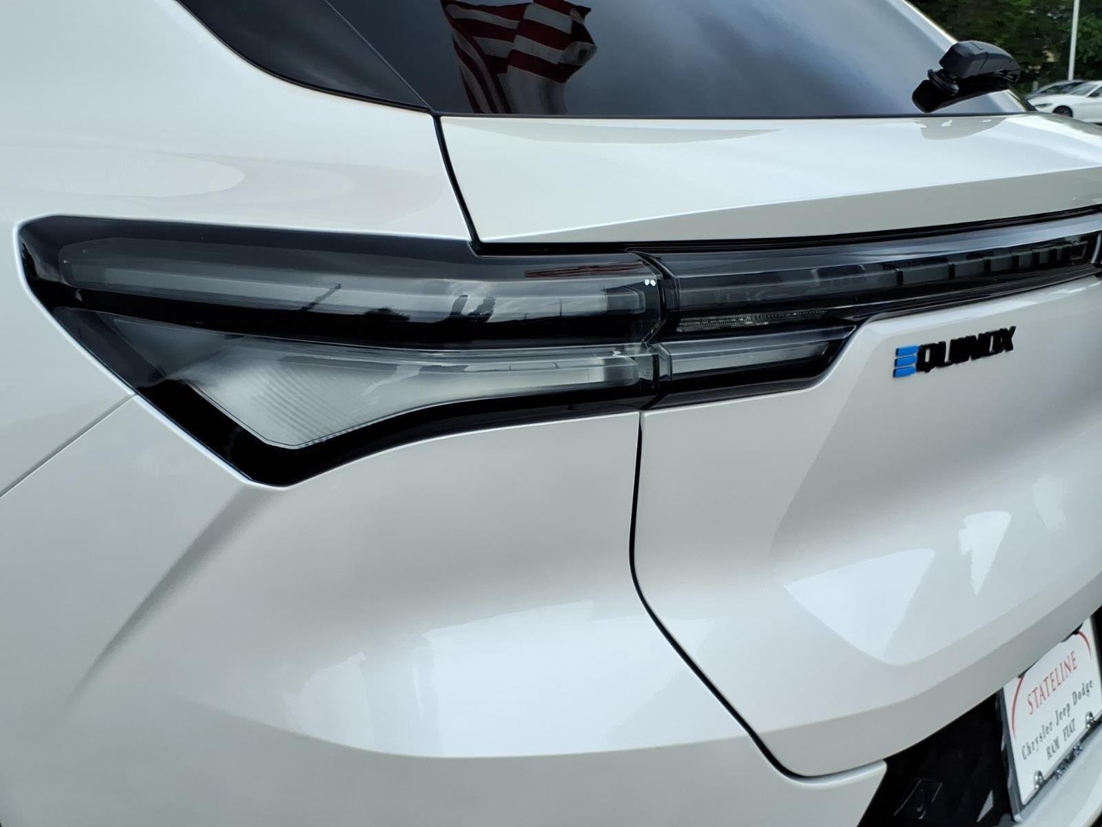 Used 2025 Iridescent Pearl Tricoat Chevrolet RS image 18