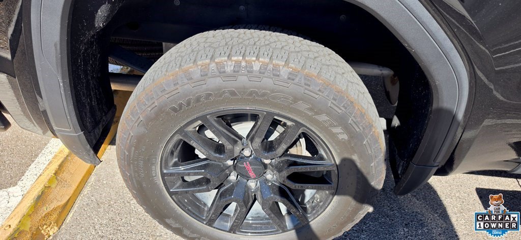 Used 2024 Onyx Black GMC Elevation image 7