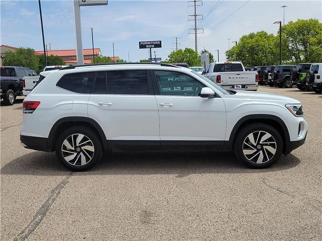 Used 2023 White Volkswagen 2.0T SE w/Technology Front-Wheel Drive image 5