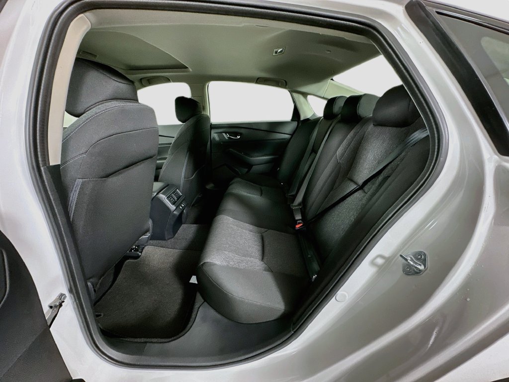 New 2026 Platinum White Pearl Honda SE image 16