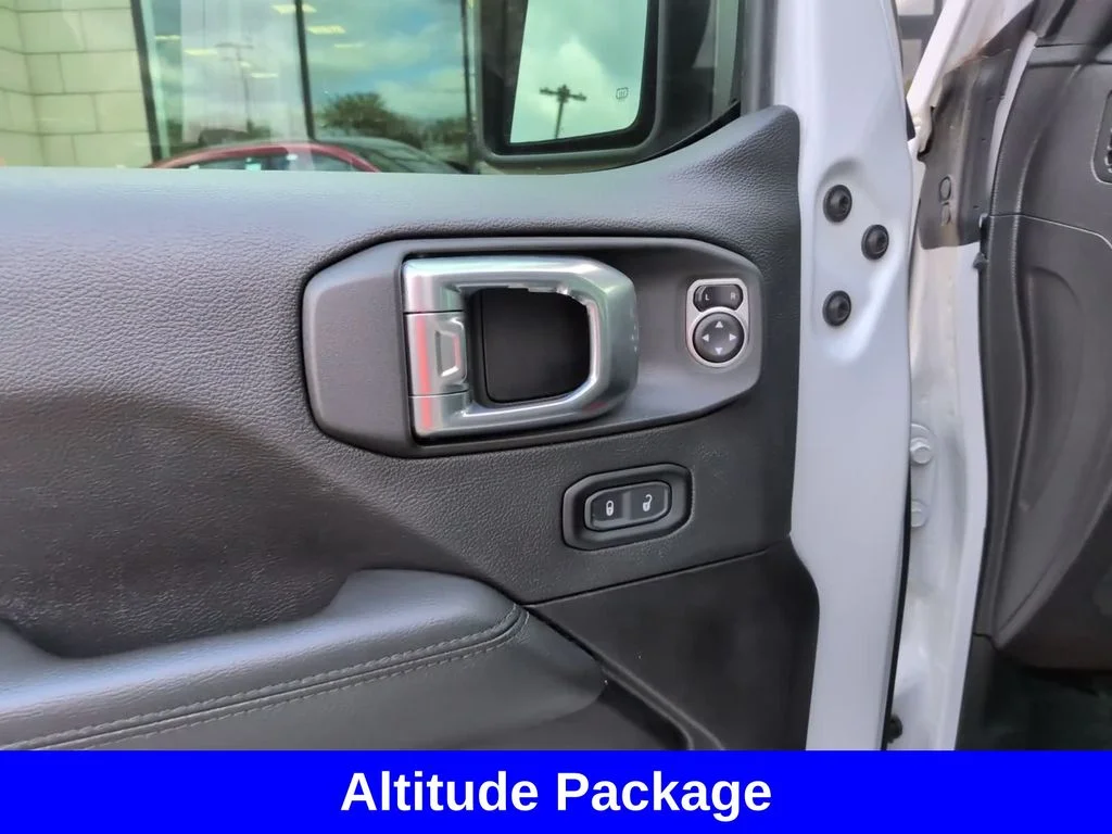 Used 2023 White Jeep Altitude image 16