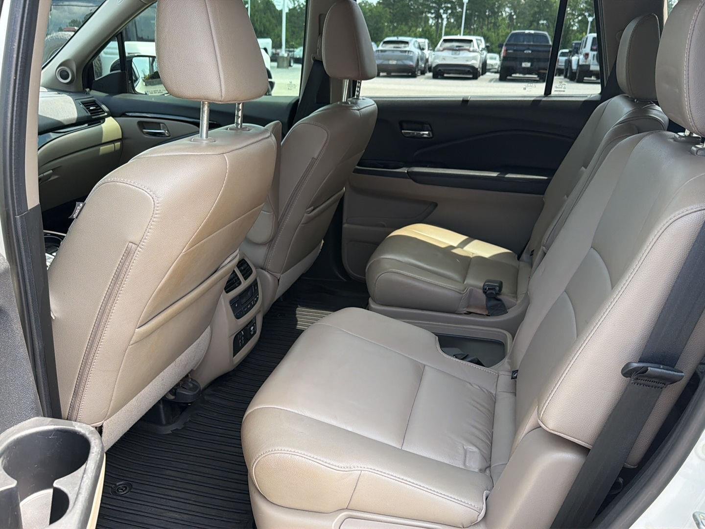 Used 2019 White Diamond Pearl Honda Touring w/Rear Captain