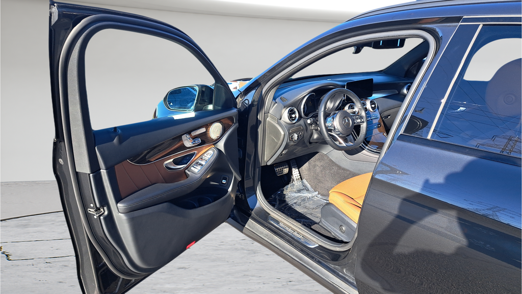 Used 2021  Mercedes-Benz GLC 300 image 8