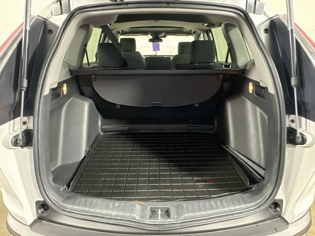 Used 2022 White Honda EX image 32