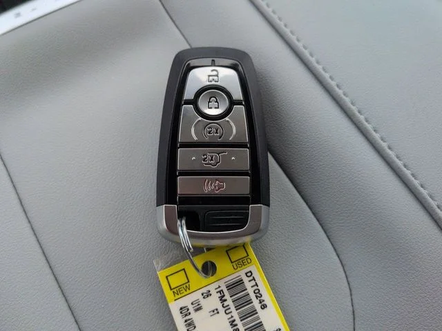 New 2026 Star White Metallic Tri-Coat Ford Platinum® image 28