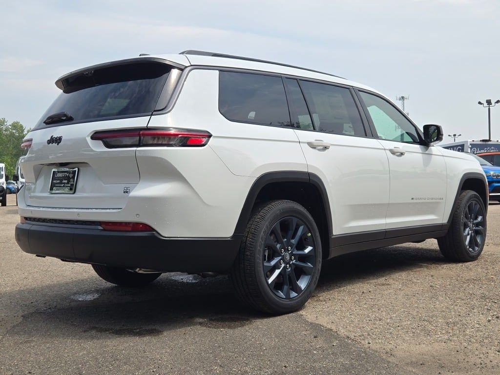 New 2026 Bright White Clear-Coat Exterior Paint Jeep  image 12