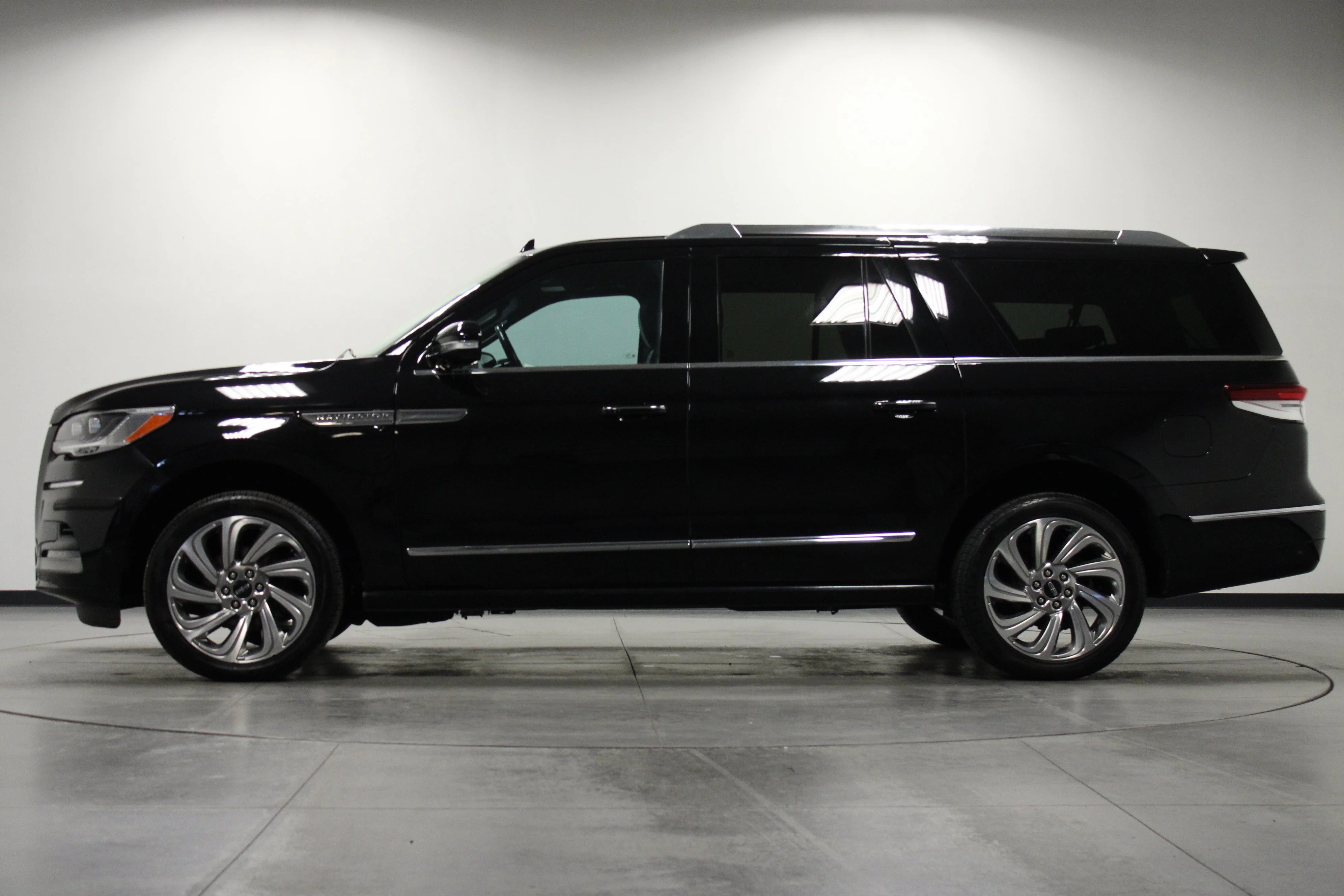 Used 2024 Black Metallic Lincoln Premiere image 7