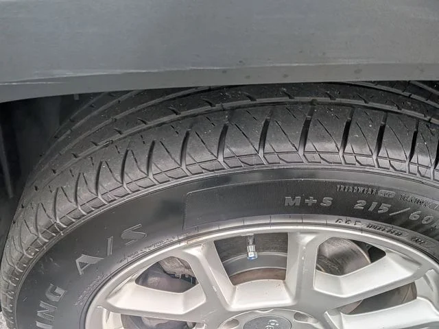 Used 2019 White Jeep Latitude image 11