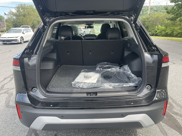 New 2026 Deep Black Pearl Volkswagen SE AWD image 9