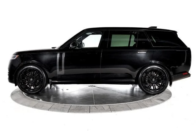 Used 2025 Santorini Black Metallic Land Rover SE image 2