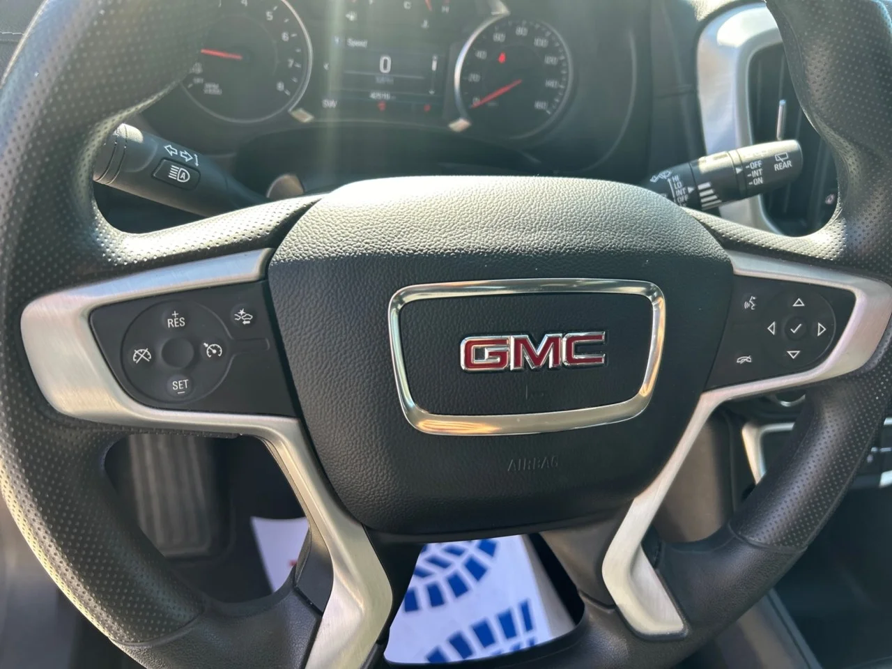 Used 2024 Sterling Metallic GMC SLE image 18