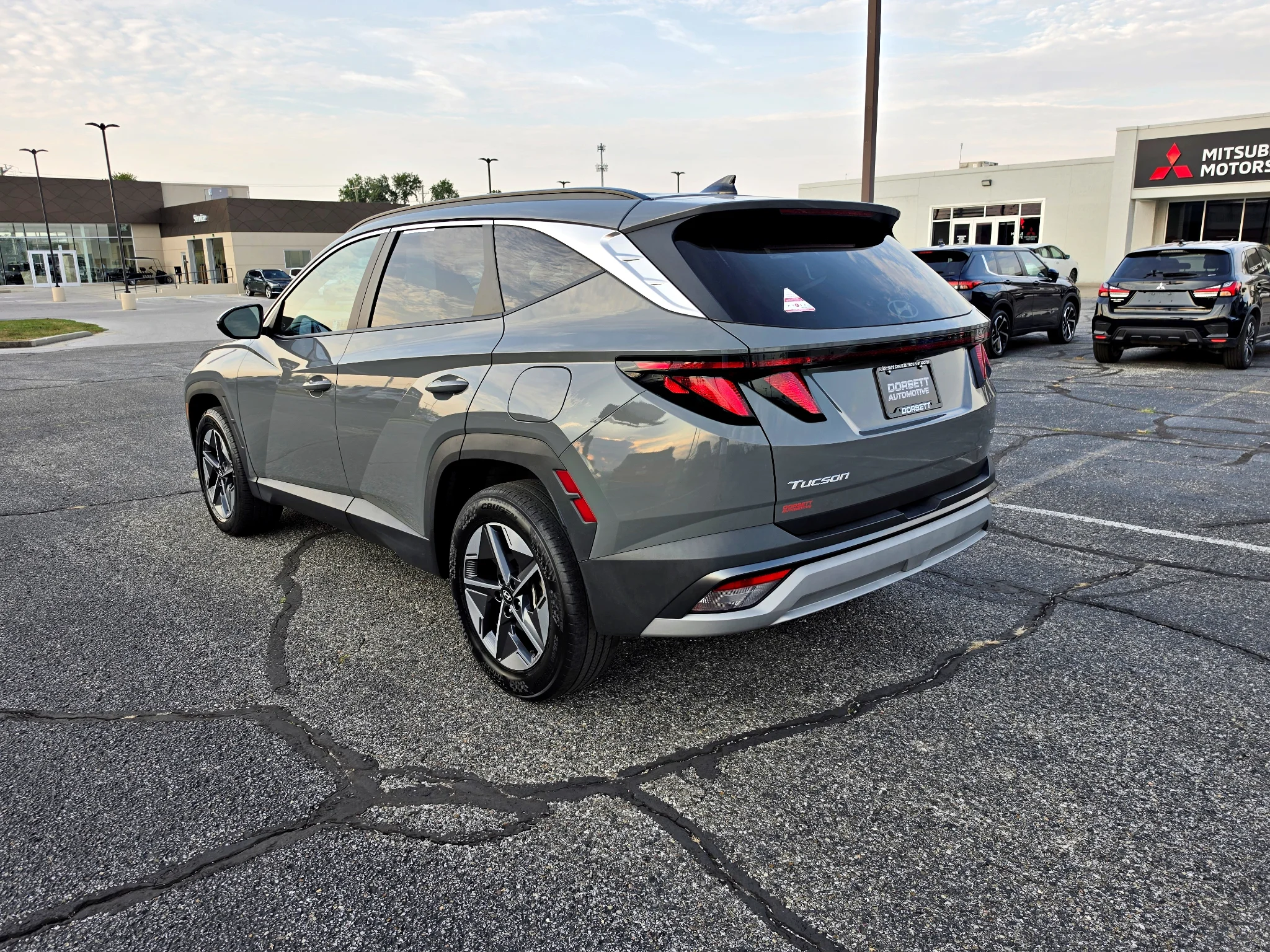 Used 2025 Hampton Gray Hyundai SEL image 8