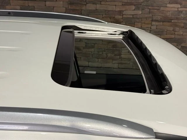 Used 2021 Platinum White Pearl Honda Touring image 5