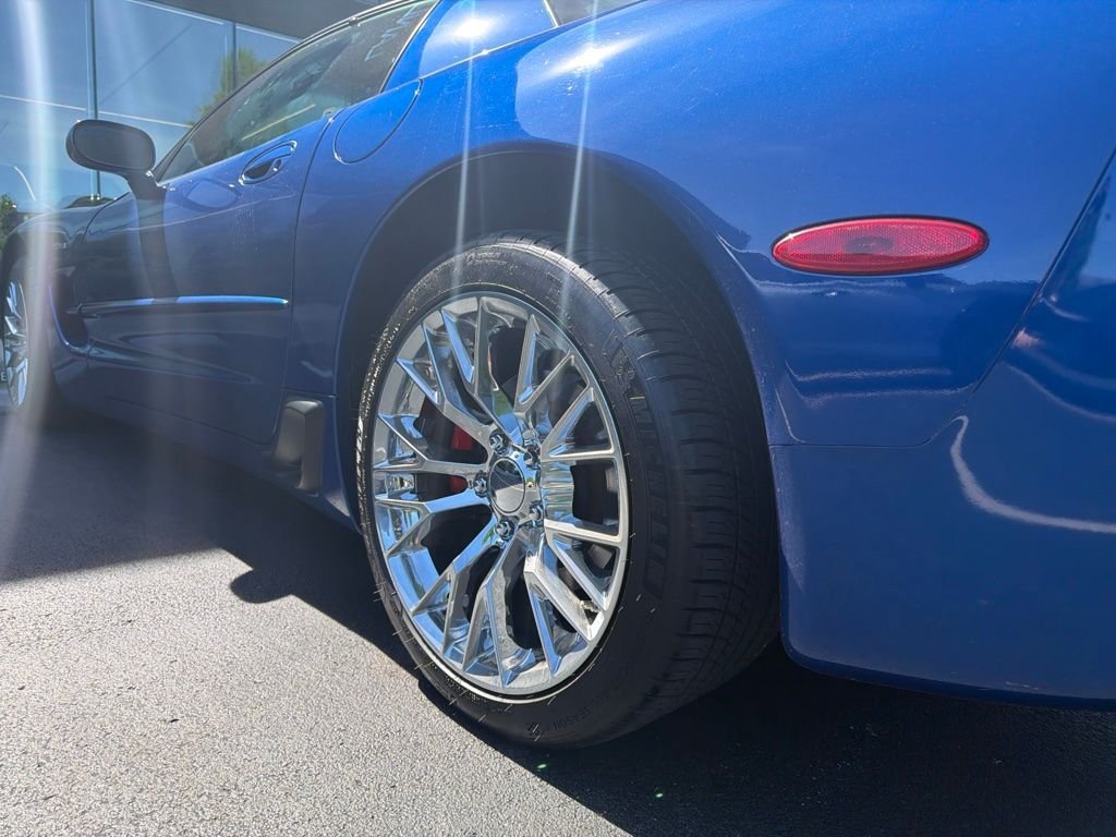 Used 2002 Electron Blue Metallic Chevrolet Z06 image 15