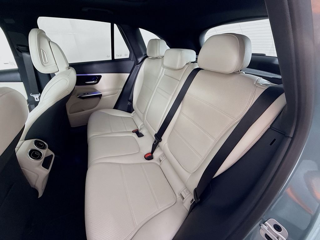 New 2026 Verde Silver Metallic Mercedes-Benz GLC 300 image 25