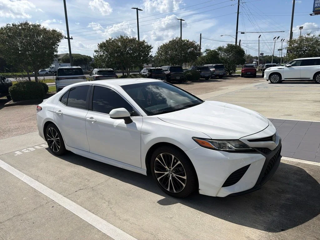 Used 2018 White Toyota SE image 2